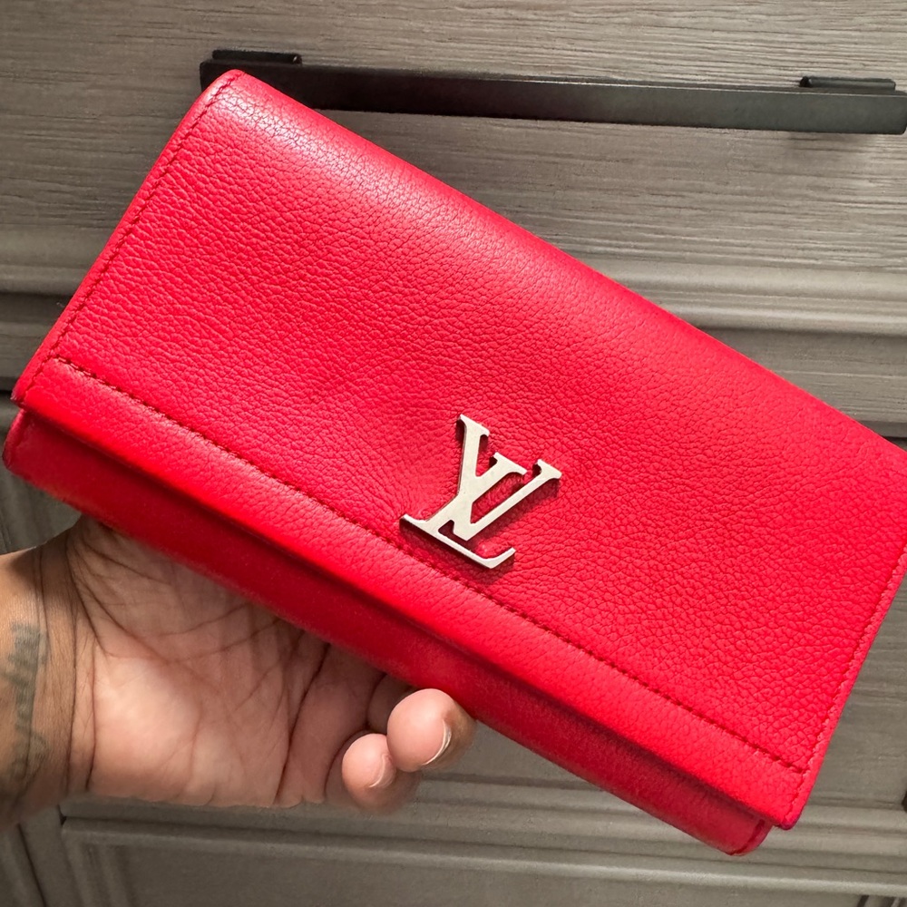 ♥️EUC Louis Vuitton Red Women's Wallet♥️